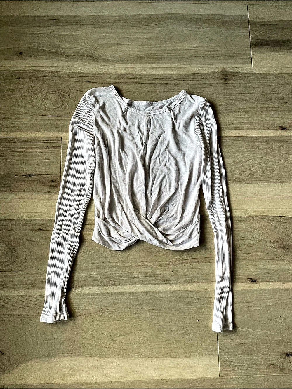 Alo Long Sleeve Crop Top in White Like New